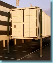 Hubstützen-Bild - Hubstütze mit modifizierter Anbindung für Frachtcontainer und mit gleichzeitig großen Türöffnungswinkel
